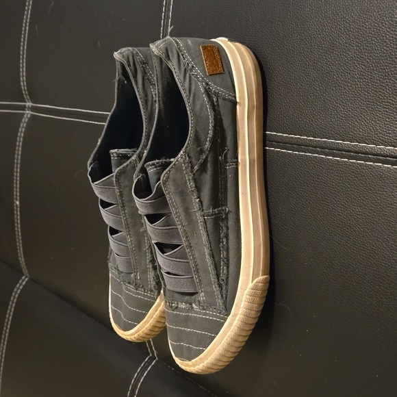 Blowfish Canvas Slipons - Picture 3 of 4